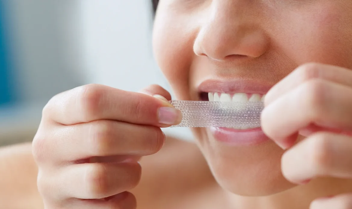 Diş Beyazlatma Işleminin Güvenliği Ve Diş Sağlığı Üzerindeki Etkileri Hakkında Bilgilendirici Bir Görsel.